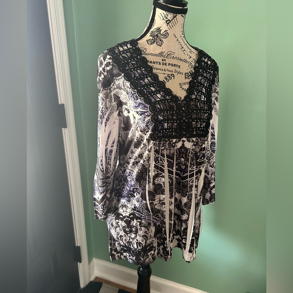 Energie pretty blouse . New  size M